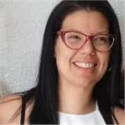 Professoressa docente d'asilo come laurea, capace di capacitare, insegnare e formare lezioni di lingua madre